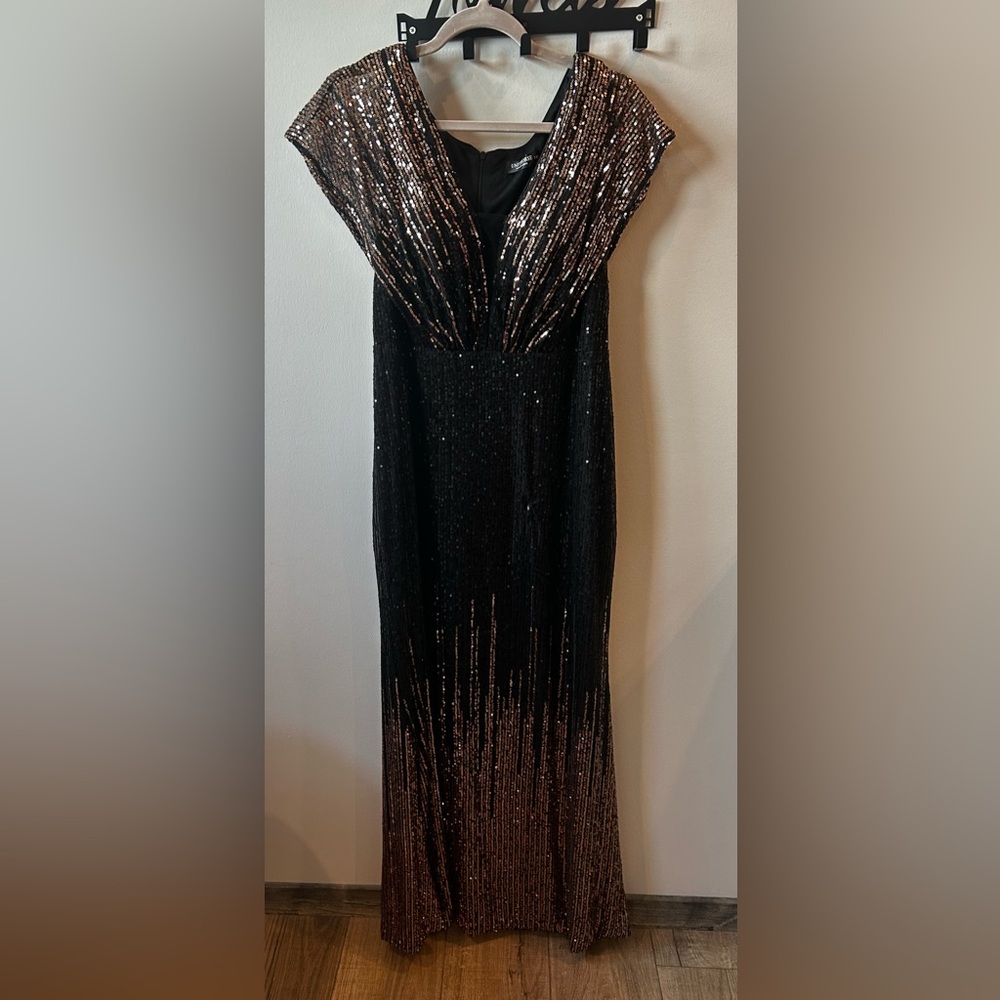Elegant Black Gold Sequin Evening Dress